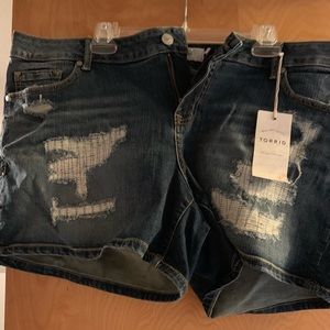 Brand new with tags - torrid Jean shorts sz 20
